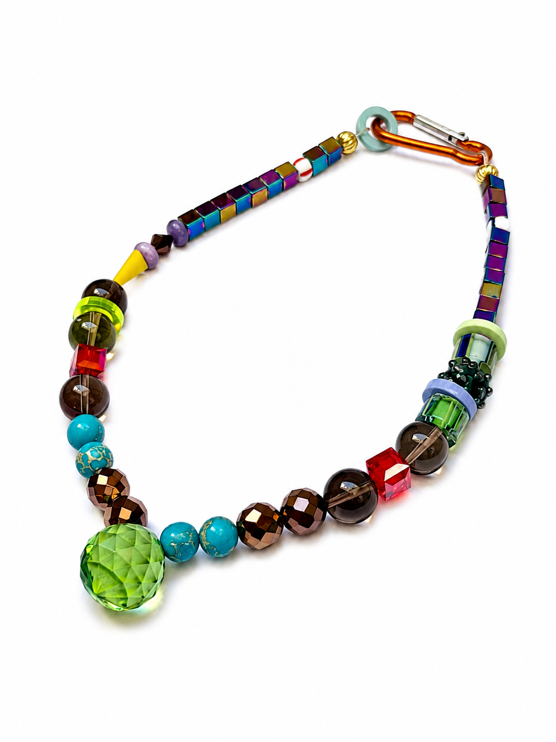Collar multicolor hematites con bolas y  centro cristal verde